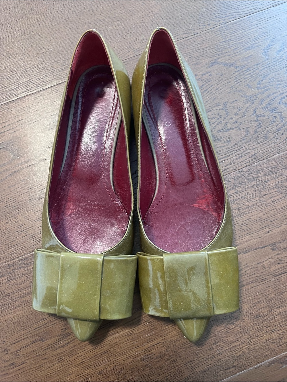 Vinaso Italy lambskin olive green flats， SZ 38